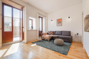 Host Wise - Sunny Downtown Apartment